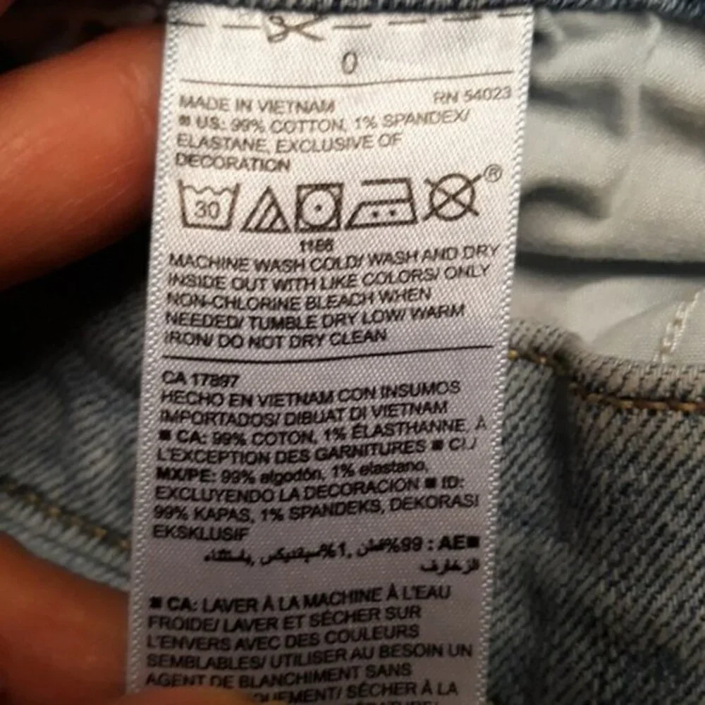 Old Navy embroidered boyfriend jean shorts waist 26 inches